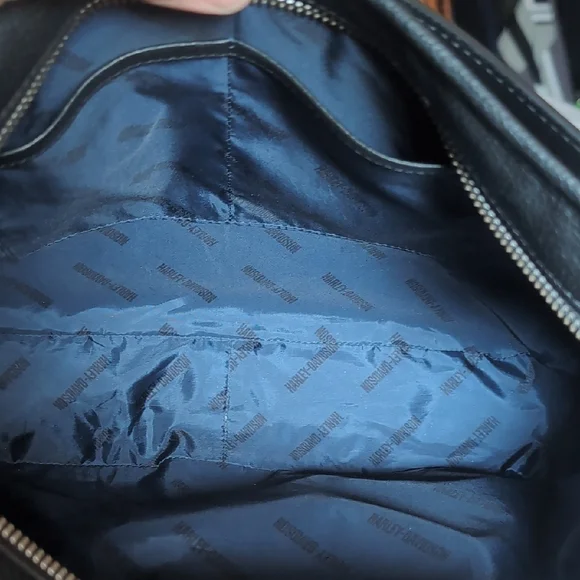 Harley-Davidson Black Leather Shoulder Bag with Chain Strap - Picture 13 of 15